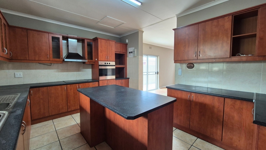 5 Bedroom Property for Sale in Country Club Western Cape